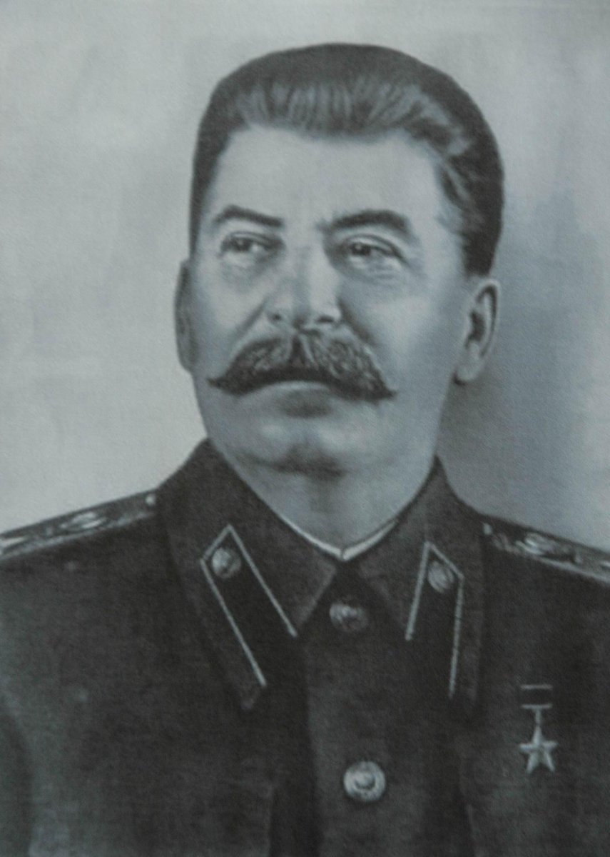 Josif Vissarionovič Stalin - Sovětský komunistický diktátor (1929–1953). Zlikvidoval oponenty. Za jeho vlády zemřely miliony lidí při násilné kolektivizaci na hladomor nebo v pracovních táborech – gulazích.