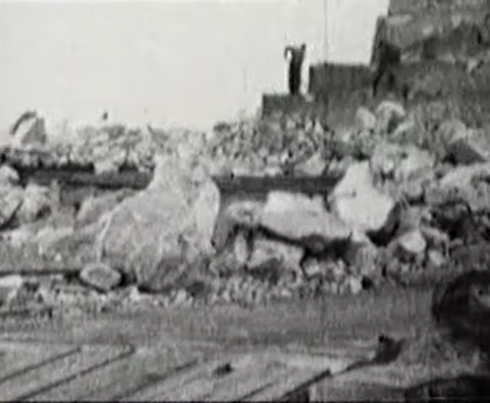 Demolice stalinova pomníku v roce 1962