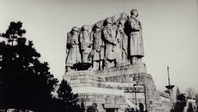Historická hra pro děti a rodiče: Projdou se Prahou a seznámí se s osudy lidí poznamenaných totalitou