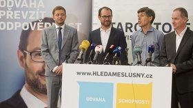 Tisková konference. Zleva Vít Rakušan, Jan Farský, Dalibor Dědek a Petr Gazdík