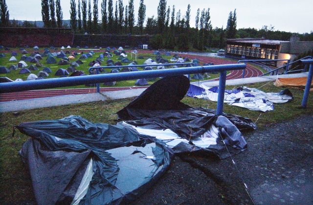 Průtrž mračen před lety vytopila stanové městečkov Karlových Varech