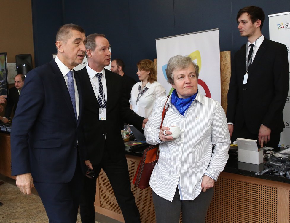 Dana Drábová a Andrej Babiš na sjezdu STAN