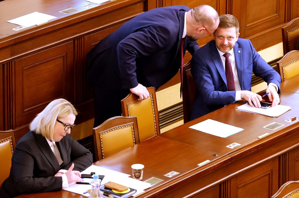Poslanecká sněmovna 4. 4. 2022 - Jana Černochová (ODS), Vít Rakušan (STAN), Vlastimil Válek (TOP 09)