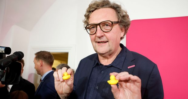 Petr Hlaváček ve volebním štábu STAN Petr Hlaváček ve volebním štábu STAN