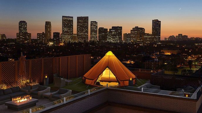 Pětihvězdičkový stan na střeše hotelu Four Seasons v Los Angeles