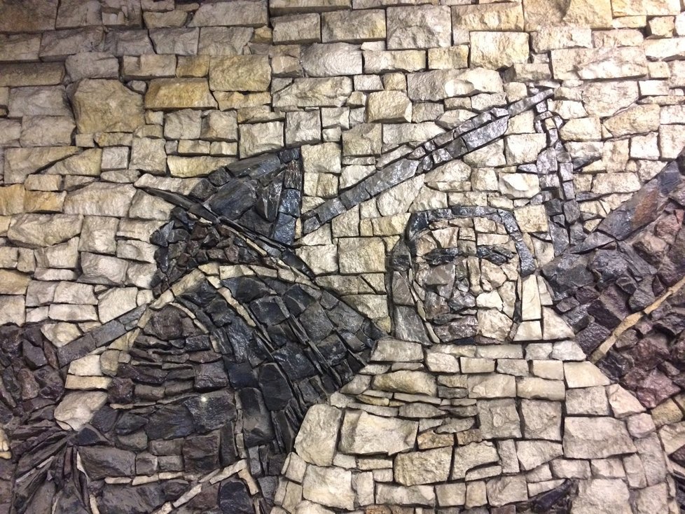 Mozaika znázorňuje dobu husitskou.