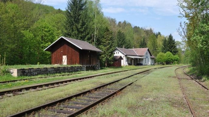 Stanice Skalsko na kokořínské lokálce z Mělníka do Mšena (snímek před rekonstrukcí)