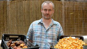 Stanislav Bečvář obchoduje s houbami již 12 let