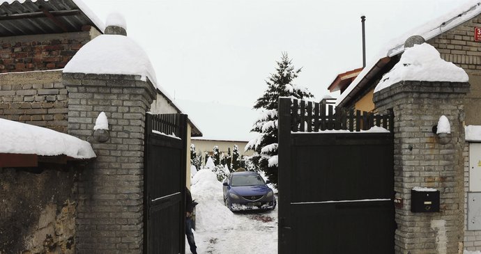 Nájemníci z usedlosti se nechtěli vůbec bavit, z Grosse mají strach