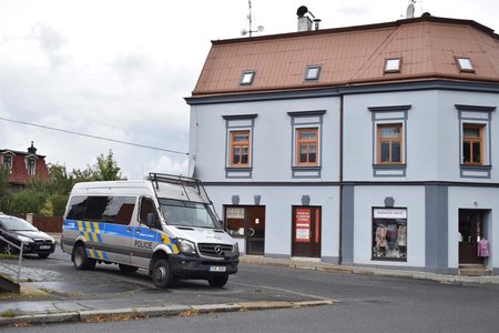 V domě starosty Varnsdorfu zasahovala policie. Obsadila také bydliště podnikatele, který městu pronajímá radary, 2. 10. 2019. (Archivní foto)