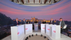 Předvolební debata Blesku o daních a mzdách (16. 9. 2021): Zleva Zbyněk Stajura (ODS), Petr Letocha (STAN), Mikuláš Ferjenčík (Piráti), Vera Renovica, Alena Schillerová (za ANO), Roman Onderka (ČSSD), Jiří Dolejš (KSČM)