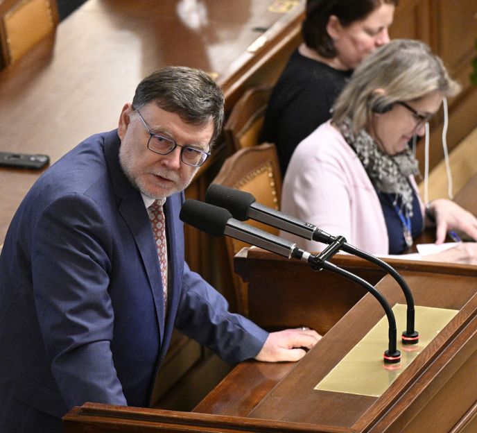 Zbyněk Stanjur by svěřil rozhodování o výši platů politiků České národní bance nebo Národní rozpočtové radě