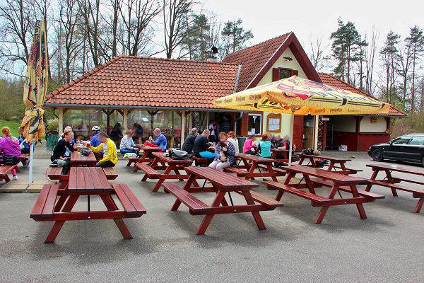 Candát z restaurace U Sumečka je vyhlášený široko daleko. Borůvkové knedlíky taky nemají chybu!