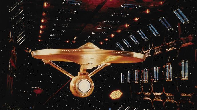 Dost bylo filmů, Enterprise se vrací na televizní obrazovky.