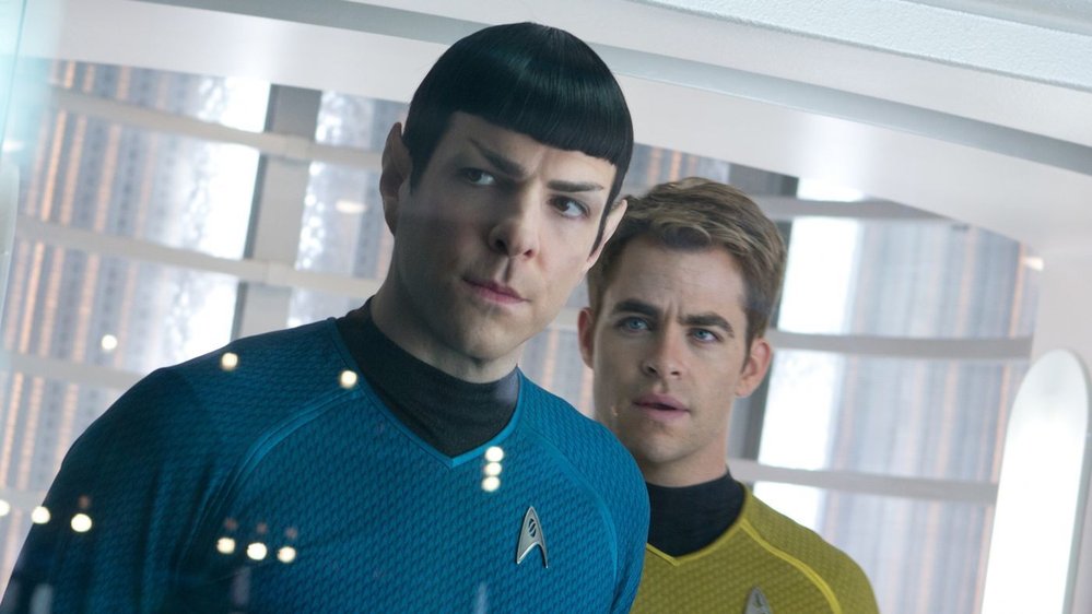 Zachary Quinto a Chris Pine jako pan Spock a kapitán Kirk
