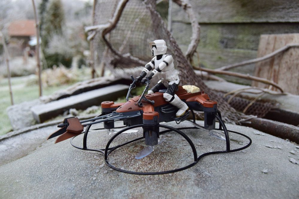 Star Wars 74-Z Speeder Bike: Vyzkoušeli jsme nákladnou hračku pro fanoušky Star Wars a dronů