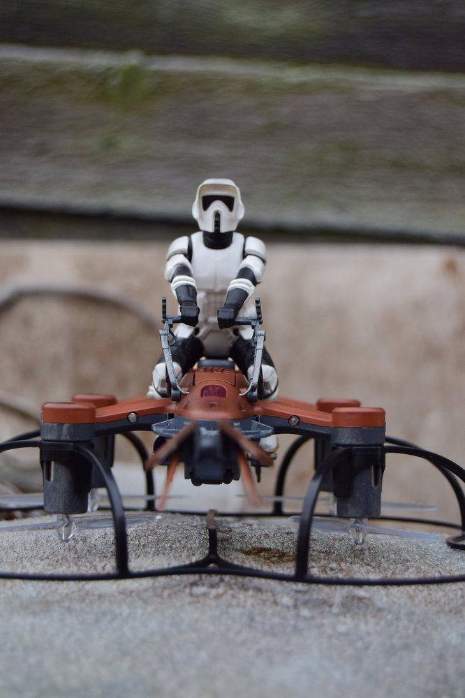 Star Wars 74-Z Speeder Bike: Vyzkoušeli jsme nákladnou hračku pro fanoušky Star Wars a dronů