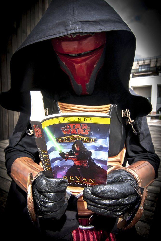 Darth Revan má liteaturu rád