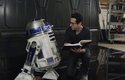 Režisér J. J. Abrams na natáčení filmu Star Wars: Síla se probouzí