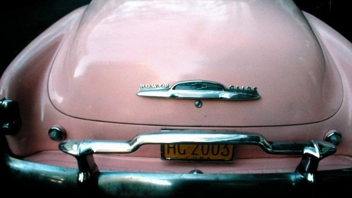 stará americká auta v ulicích Havany