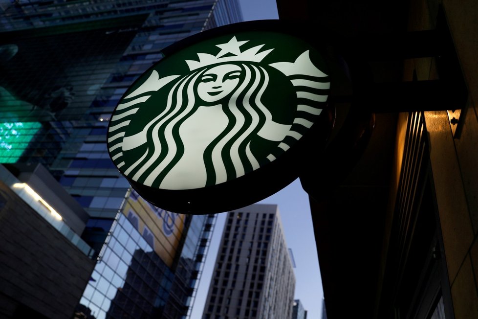 Starbucks nebude přijímat kelímky od zákazníků