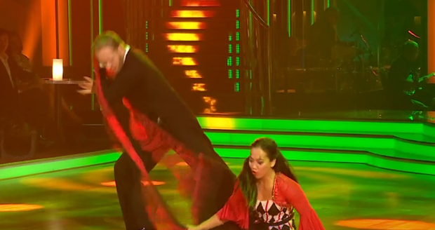 Druhý večer StarDance 2024: Jakub Mazůch se šaty pokoušel utrhnout. Bohužel neúspěšně...