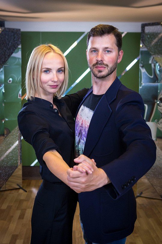 Prvním oficiálně potvrzeným párem ve StarDance je herečka Jana Plodková a tanečník Michal Padevět.