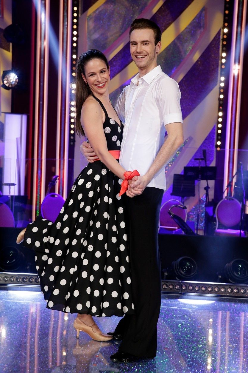 Quickstep předvedla Veronika ve třetím díle. Na sobě měla retro šaty s puntíky.