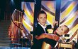 Roman Vojtek (43): V jednom kole! Vítěz první řady StarDance z roku 2006 si díky svým zkušenostem na parketu jednou či dvakrát do roka přijde také na slušnou částku. Za jedno vystoupení muzikálový herec a zpěvák se svou taneční partnerkou Kristýnou Coufalovou (30) berou bezmála 40 tisíc korun.