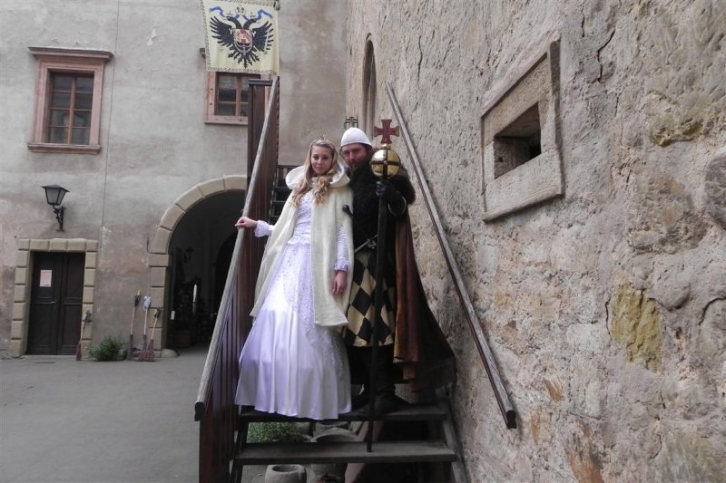 Na hradě a zámku Staré Hrady u Jičína provází návštěvníky princezna Laskonka a rytíř