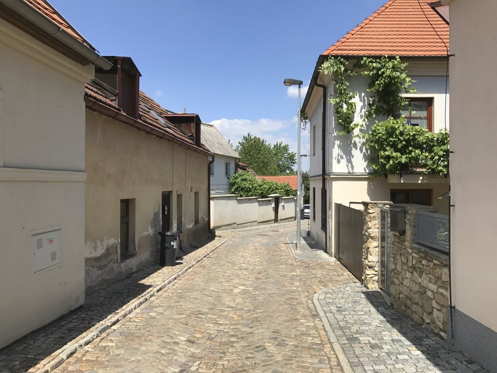 Staré Střešovice najdete nad zastávkou tramvaje Ořechovka. Budete si tu připadat jako na vesnici.