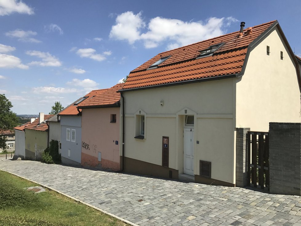 Staré Střešovice najdete nad zastávkou tramvaje Ořechovka. Budete si tu připadat jako na vesnici.