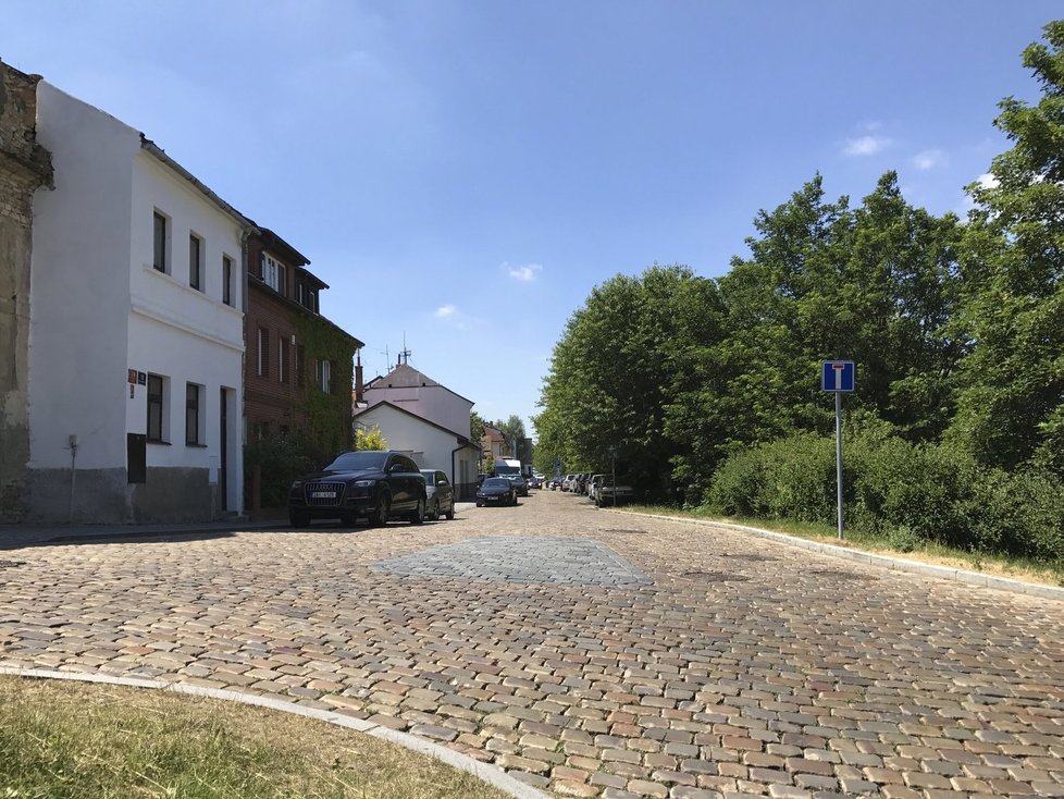 Staré Střešovice najdete nad zastávkou tramvaje Ořechovka. Budete si tu připadat jako na vesnici.