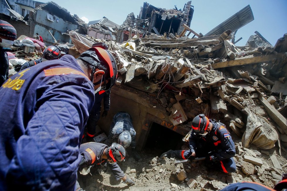 Zemětřesení v Nepálu si vyžádalo tisíce obětí.