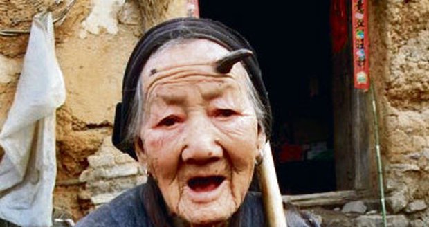Zhang (101) je z rohu nešťastná