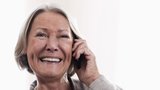 »Dotykáč« je pro babičku za trest! Co chtějí senioři od mobilu?