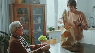 Pouze 33 % Čechů má naspořeno na důchod. Jak se na stáří připravit, aby vás nezaskočilo? Pouze 33 % Čechů má naspořeno na důchod. Jak se na stáří připravit, aby vás nezaskočilo?