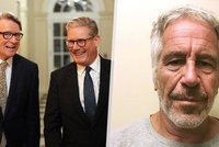 Konec britského premiéra? Starmer na tenkém ledě: Ke dnu ho táhne Mandelsonova vazba na Epsteina