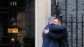 Volodymyr Zelenskyj s britským premiérem Keirem Starmerem