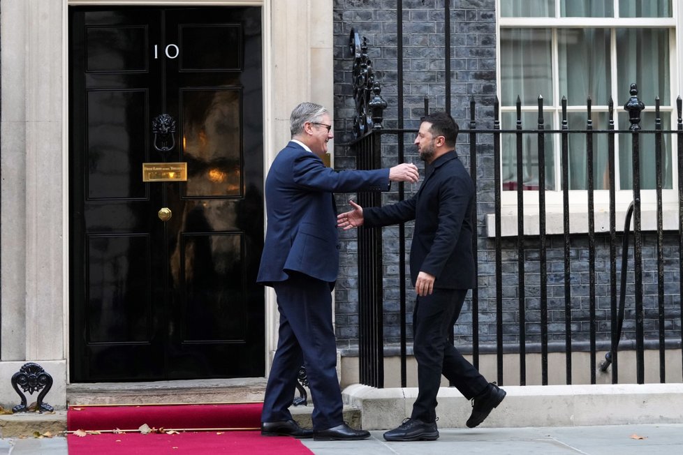 Volodymyr Zelenskyj s britským premiérem Keirem Starmerem Volodymyr Zelenskyj s britským premiérem Keirem Starmerem