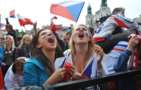 Jak si namalovat na obličej českou vlajku či knír podle Samkové