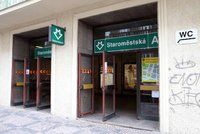 Druhý výstup z metra Staroměstská má usnadnit cestu na náměstí. Praha zadá studii na dostavbu, co je ve hře?