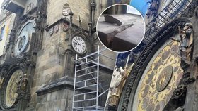 Orloj i věž Staroměstské radnice opraví: Na ochozu budou mříže kvůli sebevrahům