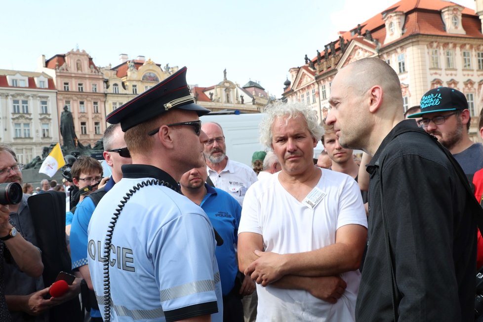 Na náměstí se v červnu 2019 sešli příznivci obnovy Mariánského sloupu i několik odpůrců. Došlo ke krátké potyčce mezi strážníky a zúčastněnými.