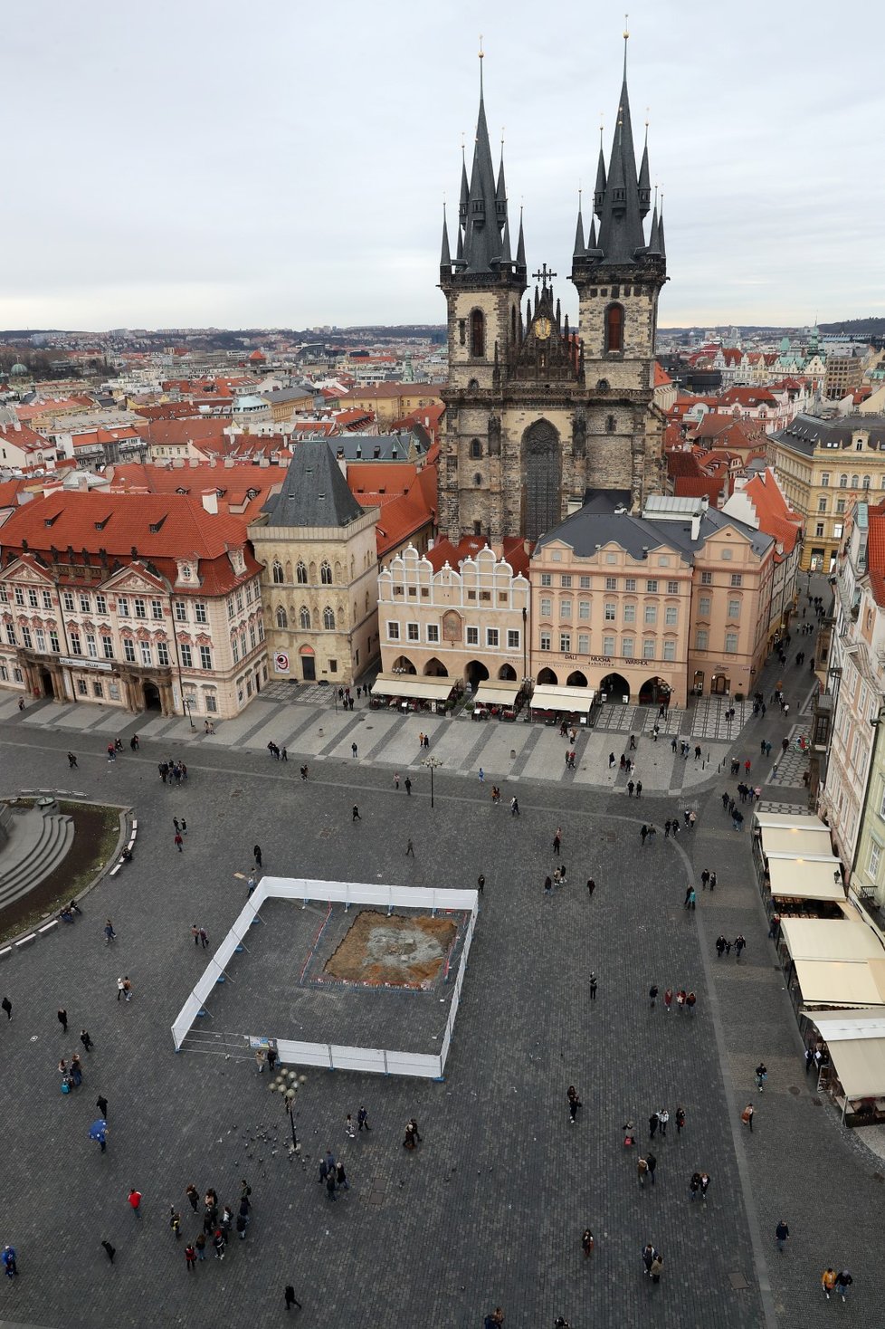 Jan Lucemburský se svou chotí Eliškou nebydleli na Pražském hradě, nýbrž na Staroměstském náměstí. To tehdy pochopitelně vypadalo dost odlišně od své nynější podoby. (ilustrační foto)