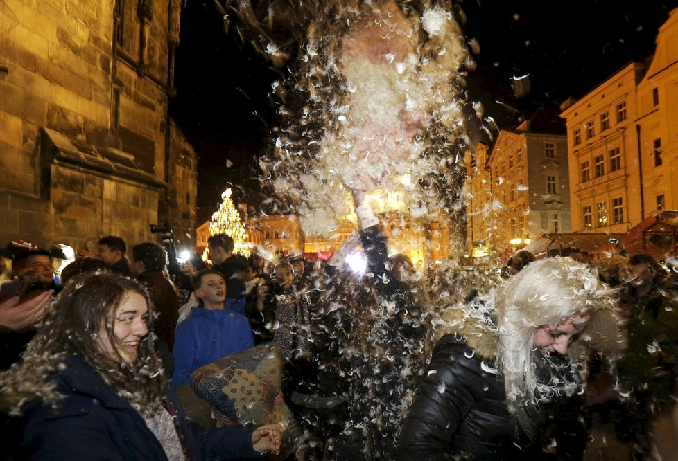 Lidé se mlátili hlava nehlava.