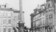 Mariánský sloup na Staroměstském náměstí v Praze roku 1885.