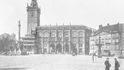 Staroměstské náměstí s mariánským sloupem mezi roky 1885 - 1890.