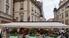 Restaurace nedodržují pravidla pro předzahrádky: Praha přitvrdí při jejich vymáhání