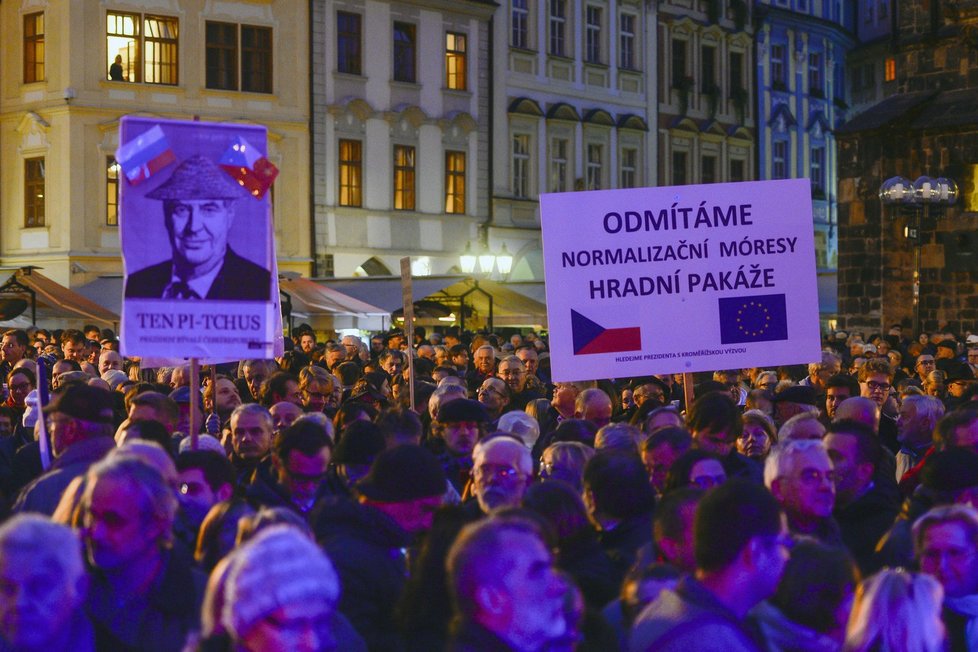 Demonstrace na Staroměstském náměstí (28. 10. 2016)